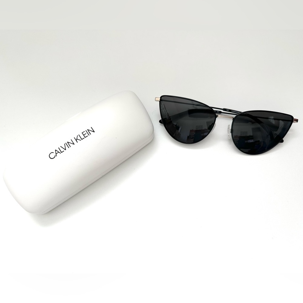 Calvin Klein Polarized Cat Eye Retro 50s Vintage Designer Sunglasses Black Gold - Picture 3 of 6